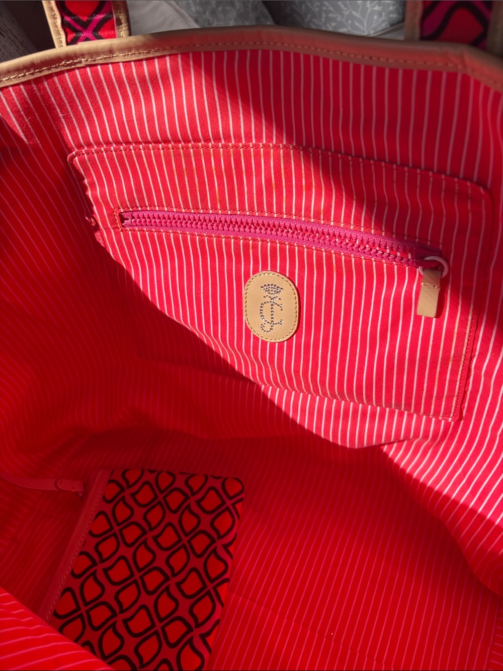 Juicy Couture Pink and Orange Large Geometric Tote with Cowhide Leather Trim - Picture 5 of 16